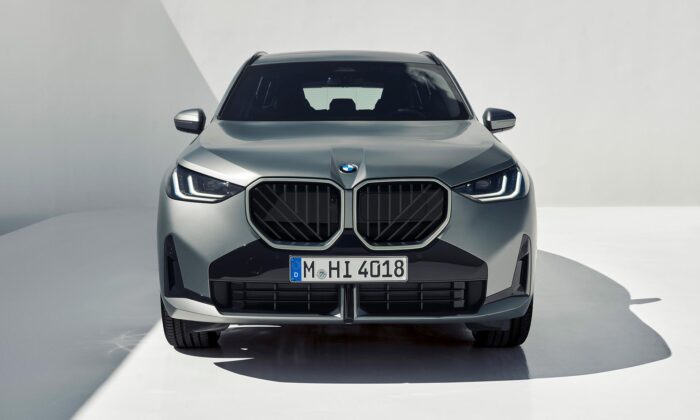 BMW X3 dostalo dramaticky přepracovaný design s monolitickým vzhledem a výraznější maskou