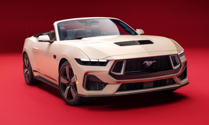 Ford vytvořil limitovanou edici současného Mustangu k výročí 60 let od jeho prvního představení