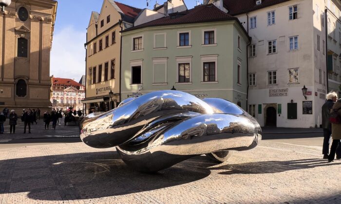 V Praze a dalších českých městech jsou vystaveny sochy pod širým nebem v rámci akce Sculpture Line 2024