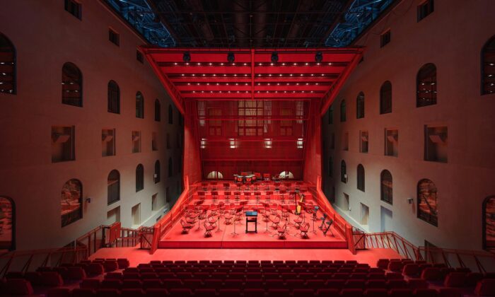 Císařské lázně v Karlových Varech byly zachráněny od zchátrání a vznikl v nich červený koncertní sál