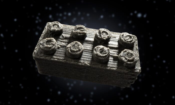 Lego a ESA vyrobili 3Dtištěné kostky z prachu meteoritu odpadlého z vesmíru na Zemi