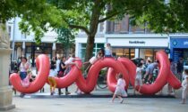 Yoni Alter a instalace Love Continuum