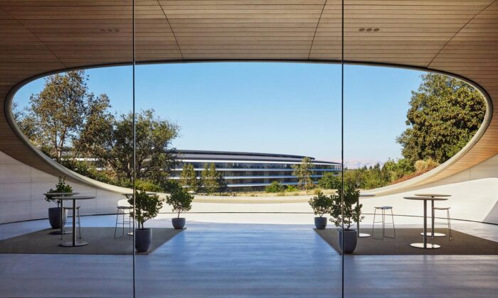 Apple Park byl obohacen o objekt Observatory zakopaný pod zemí a vyhlížející do okolí velkým okem