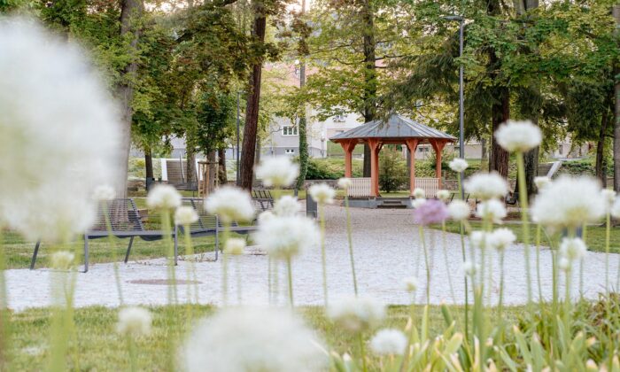 Prachatický Štěpánčin park z roku 1881 prošel rozsáhlou revitalizací a příjemnou modernizací