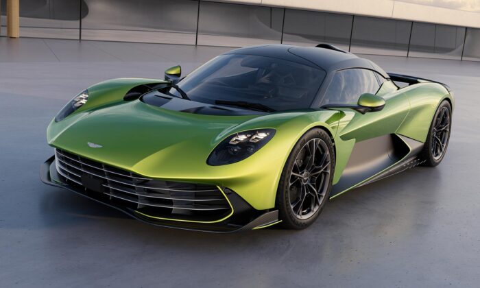 Aston Martin kompletně odhalil hybridní supersport Valhalla inspirovaný vozy Formule 1