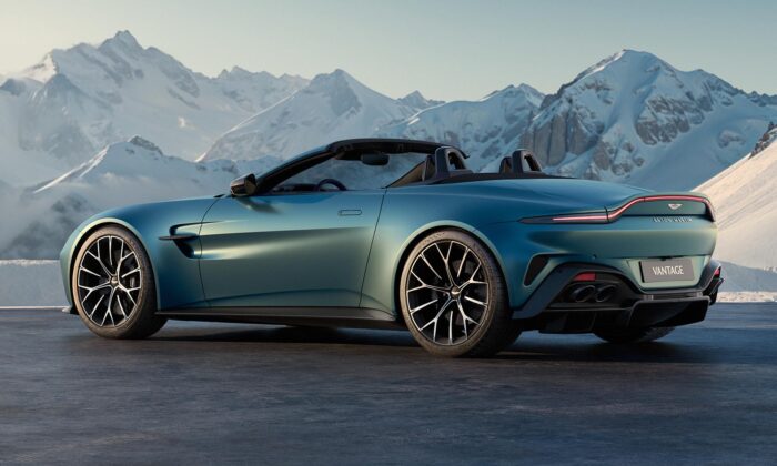 Aston Martin Vantage Roadster je otevřená verze s jednodušším designem a ještě větším výkonem