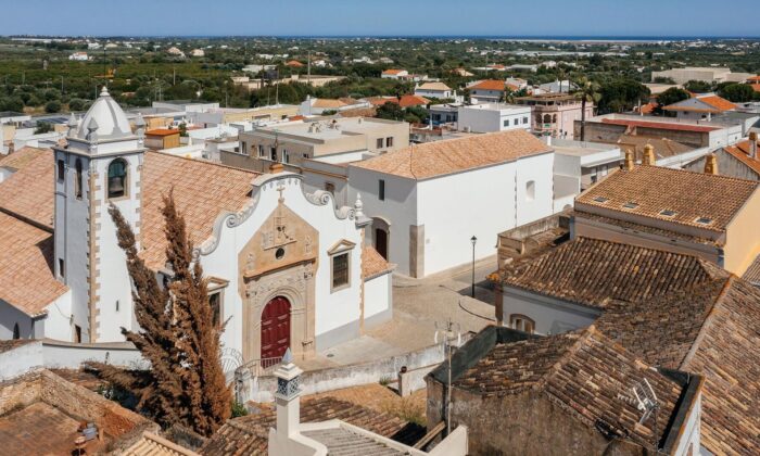 Portugalský kostel z roku 1772 byl citlivě přeměněn z hospody na muzeum umění