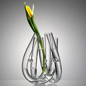 České minimalistické skleněné vázy Triu