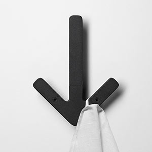 Poctivé hliníkové věšáky Arrow v černé a bílé